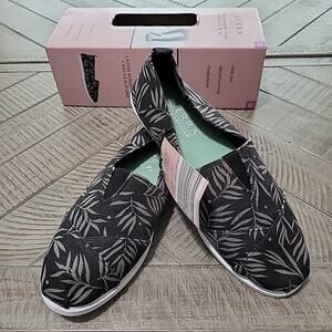 Serra‎ Slip-On Shoes Canvas Memory Foam Floral Print